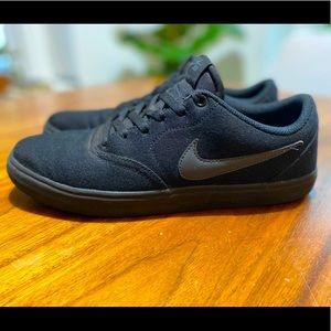 Nike SB Check Solarsoft Canvas Triple Black Skate Shoes